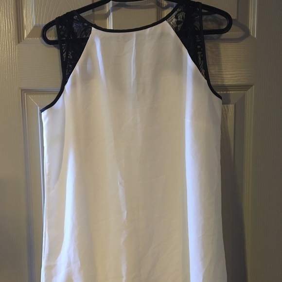 Ladies top. - Picture 2 of 2